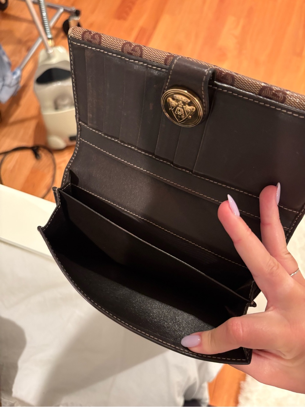 Gucci Brown GG Monogram Continental Wallet with Gold Crest Snap - Picture 4 of 4